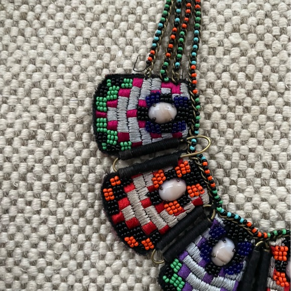 Beaded and embroidered necklace - Picture 3 of 4
